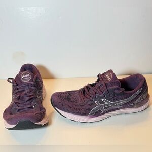 Asics Women's Gel-Cumulus 23 running shoes in the "Deep Plum/Pure Silver Size 10